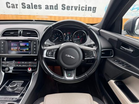 2017 Jaguar XE - photo 18