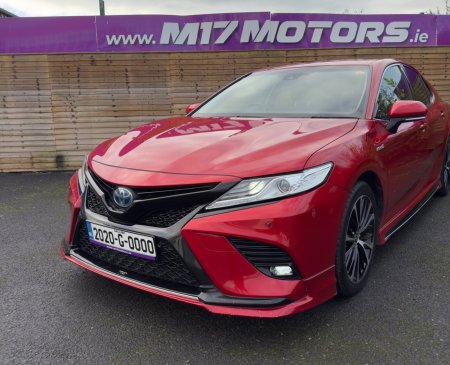2020 Toyota Camry - photo 2