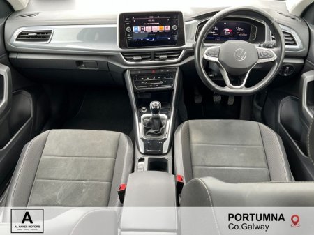 2023 Volkswagen T-Roc - photo 2