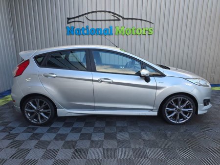 2017 Ford Fiesta - photo 2