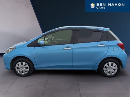 2015 Toyota Vitz - photo 2