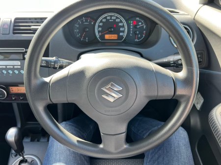 2010 Suzuki Swift - photo 9