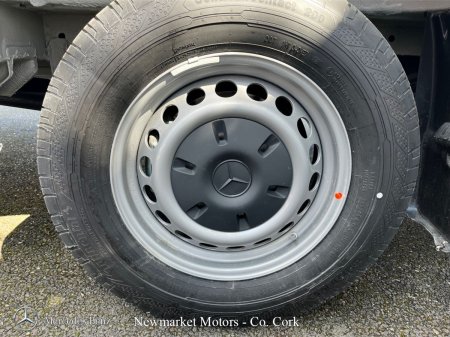 2027 Mercedes-Benz Sprinter - photo 2