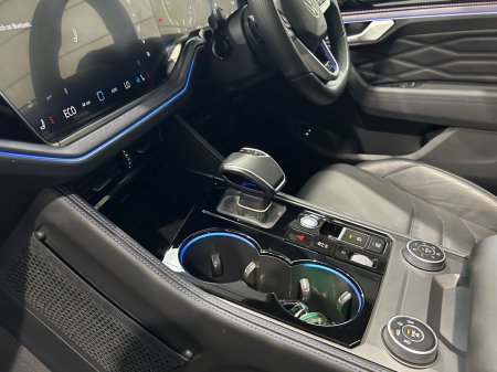 2025 Volkswagen Touareg - photo 27