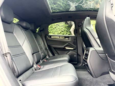 2025 Porsche Cayenne - photo 19
