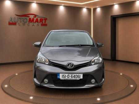 2015 Toyota Vitz - photo 2