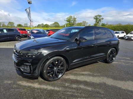2023 Volkswagen Touareg - photo 2