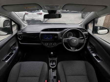 2019 Toyota Vitz - photo 12