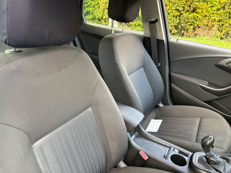 2011 Opel Astra - photo 12