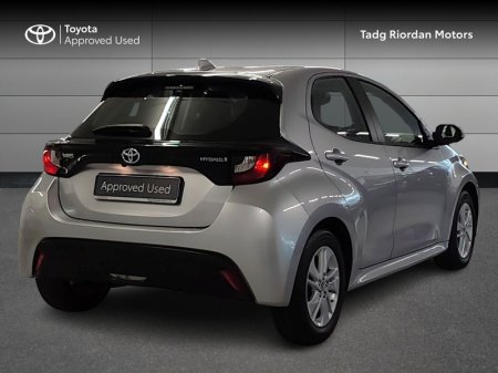 2023 Toyota Yaris - photo 2