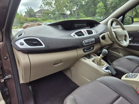 2010 Renault Scenic - photo 18