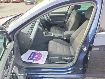 2017 Volkswagen Passat - photo 2