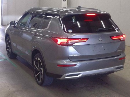 2023 Mitsubishi Outlander - photo 2