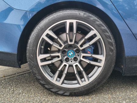 2024 BMW 5-Series - photo 14