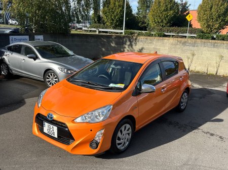 2015 Toyota Aqua - photo 2