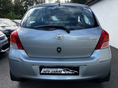 2010 Toyota Yaris - photo 6