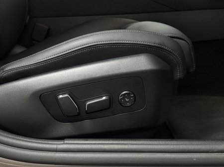 2025 BMW 5-Series - photo 22