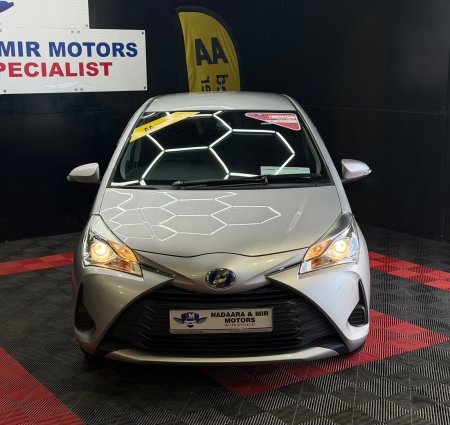 2017 Toyota Vitz - photo 14