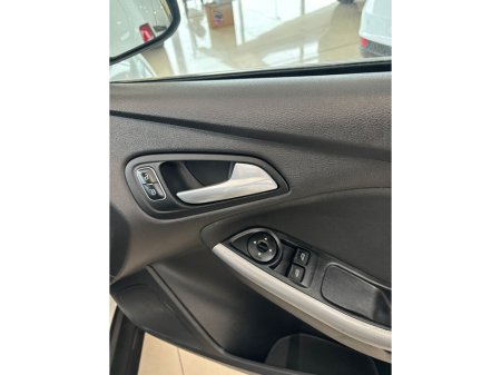 2016 Ford Focus - photo 16