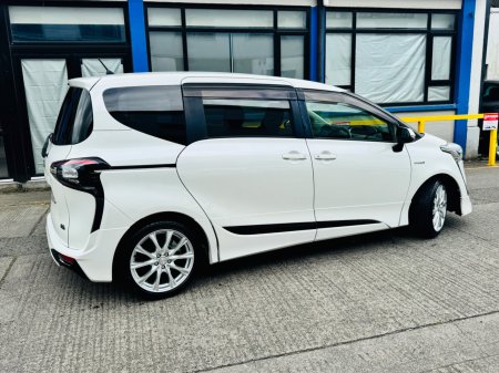 2016 Toyota Sienta - photo 16