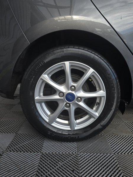 2019 Ford Fiesta - photo 9