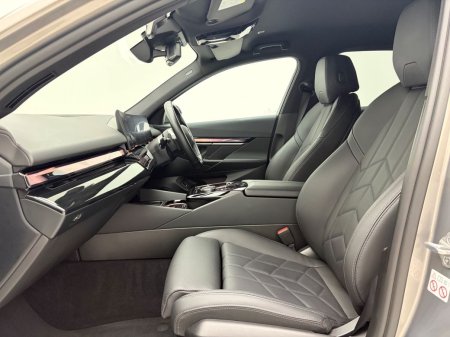 2024 BMW i5 - photo 13