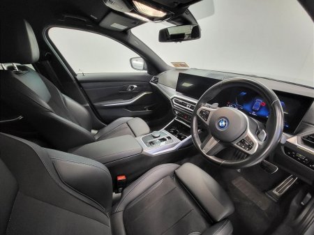 2024 BMW 3-Series - photo 5