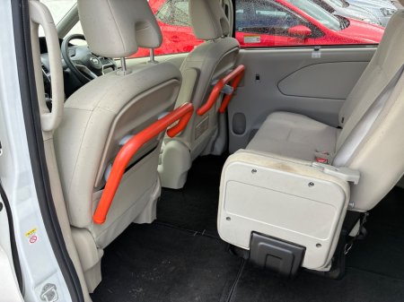 2018 Nissan Serena - photo 16