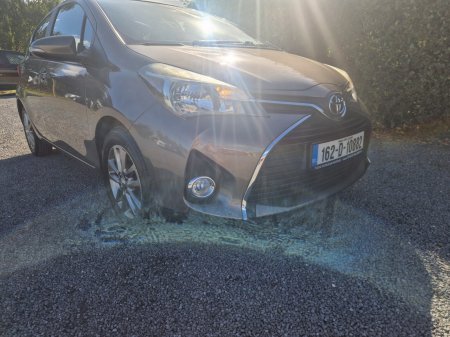 2016 Toyota Yaris - photo 2