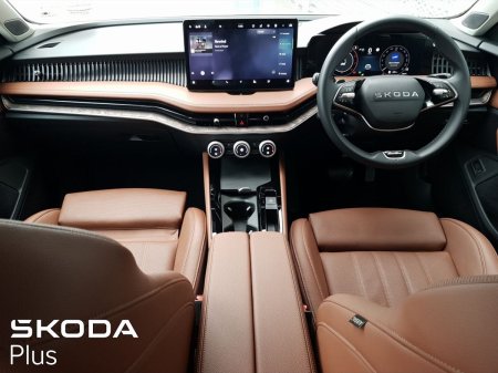 2025 Skoda Superb - photo 2