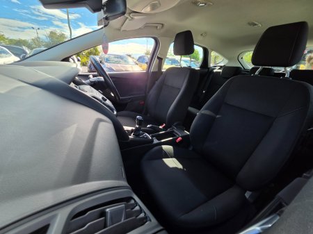 2016 Ford Focus - photo 24