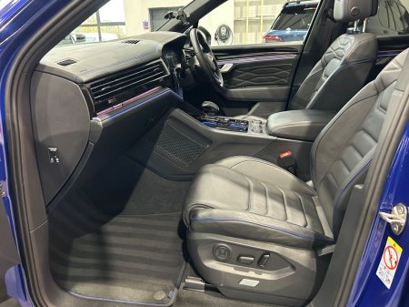2025 Volkswagen Touareg - photo 25