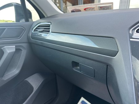 2020 Volkswagen Tiguan - photo 26