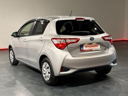 2019 Toyota Vitz - photo 5