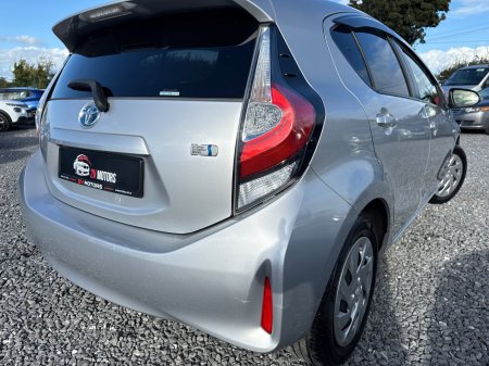 2017 Toyota Aqua - photo 5