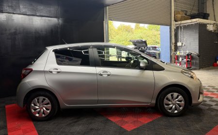 2017 Toyota Vitz - photo 10