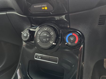 2015 Ford Fiesta - photo 14