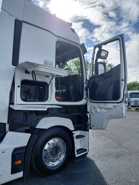 2024 Renault T-High - photo 8