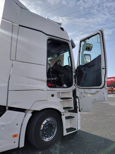 2023 Renault T-High - photo 9