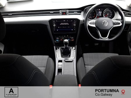 2021 Volkswagen Passat - photo 2