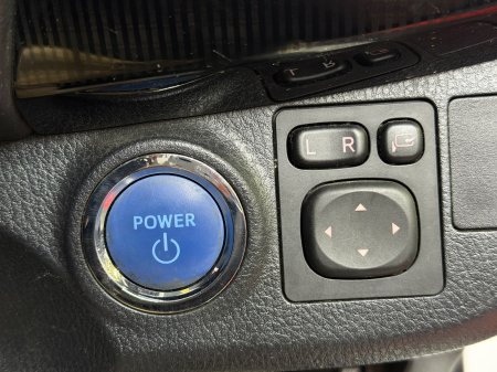 2017 Toyota Vitz - photo 23