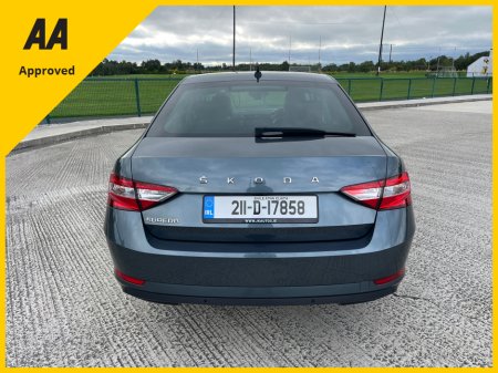 2021 Skoda Superb - photo 2