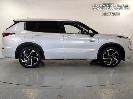 2024 Mitsubishi Outlander - photo 2