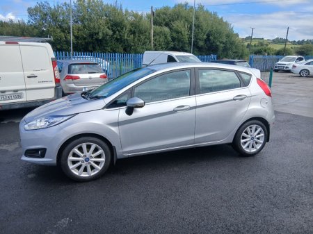 2016 Ford Fiesta - photo 2