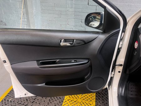 2012 Hyundai i20 - photo 15