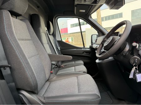 2027 Nissan Interstar - photo 19