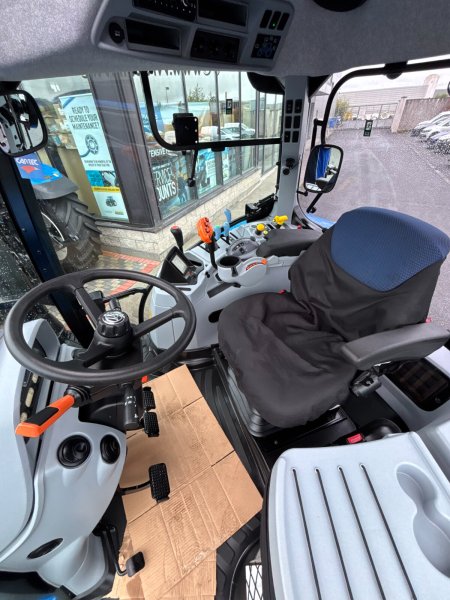 0 New Holland T6.180 - photo 5