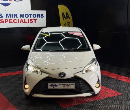 2017 Toyota Vitz - photo 3