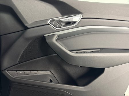 2020 Audi e-tron - photo 25