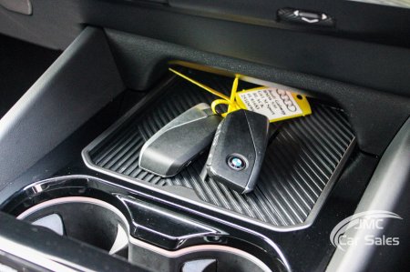 2025 BMW 5-Series - photo 23